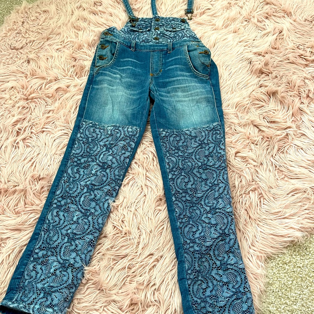 Guess overall in good condition
